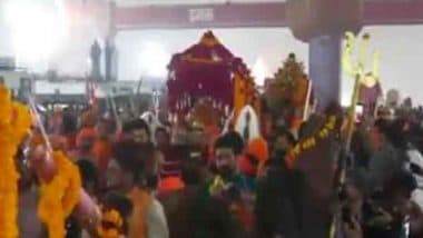 India News | Procession of Niranjani Akhada Heads Towards Triveni Sangam for Amrit Snan of Maha Kumbh