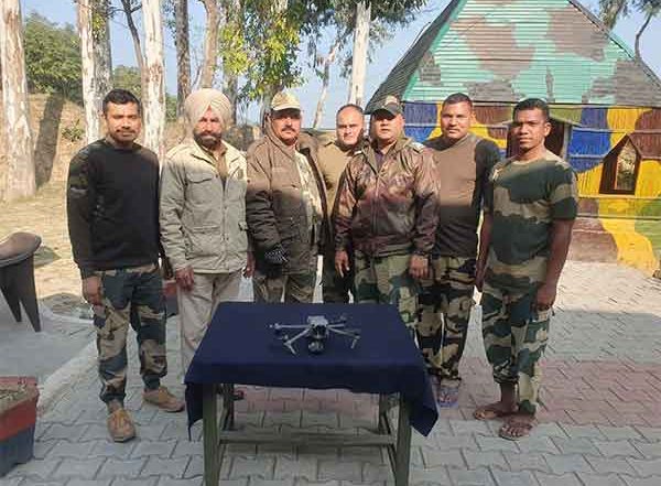 India News | Punjab: BSF Recovers One Drone, Packet Heroin Consignment from Amritsar, Tarn Taran