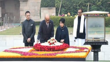 World News | Singapore President Lays Wreath at Rajghat