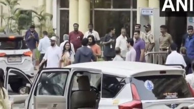 Entertainment News | Saif Ali Khan Stabbed: Riteish Deshmukh, Genelia Visit 'Hum Tum' Actor at Lilavati Hospital