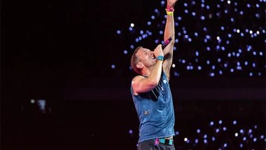 Entertainment News | Coldplay Mumbai Concert: Chris Martin Says 'Jai Shri Ram' as He Notices Fan's Poster