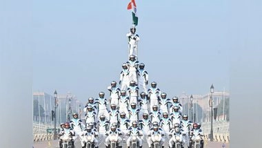 India News | Indian Army's Daredevils Set New World Record for Highest Human Pyramid