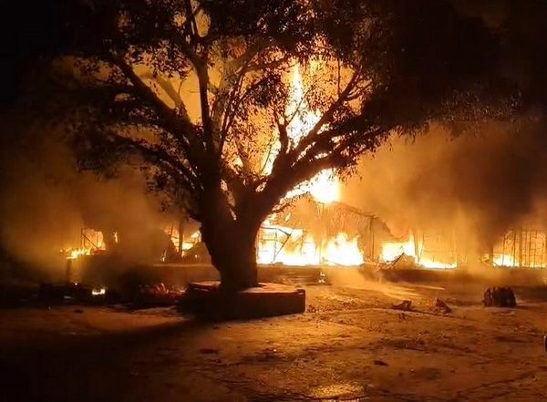 India News | Uttar Pradesh: Fire Breaks out in Amroha's Mandi Area