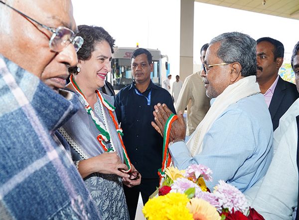 India News | Priyanka Gandhi, Mallikarjun Kharge Reach Belagavi to Attend 'Jai Bapu, Jai Bhim' Rally