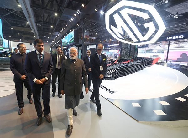 Business News | JSW MG Motor Accelerates Into Wider NEV Portfolio: Unveils MG Cyberster and MG M9 Under Its Luxury Brand Channel, MG Select