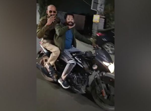 India News | MP: Police Constable Penalised for Smoking Cigarette on Moving Bike in Indore