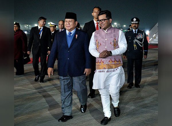 World News | Indonesian President Prabowo Subianto Arrives in India Ahead of 76th Republic Day Celebrations