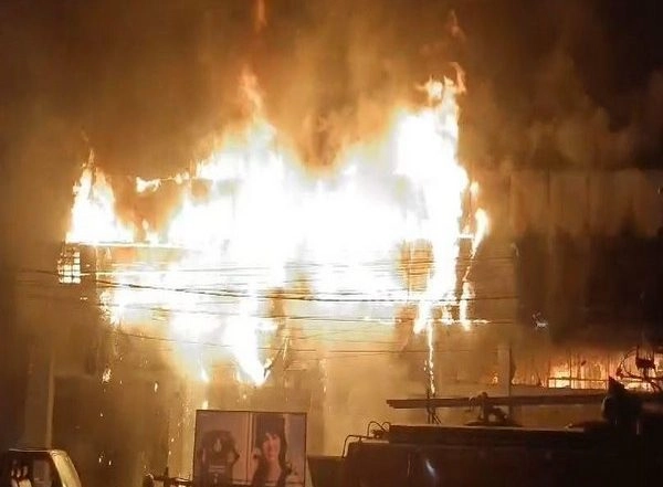 India News | Massive Fire Engulfs Car Showroom in Telangana's Ranga Reddy