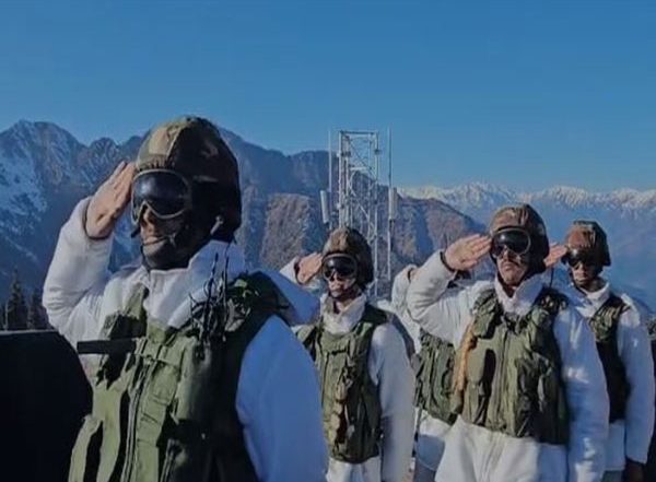 Republic Day 2025: Indian Army Unfurls National Flag at Uri Sector in Jammu and Kashmir’s Baramulla on R-Day