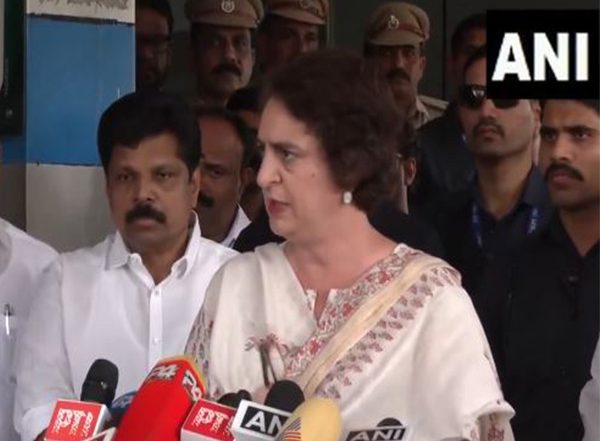 India News | Kerala: Priyanka Gandhi Vadra Pays a Visit to Tiger Attack Victim's House