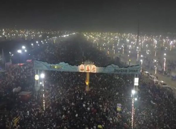 India News | Prayagraj: Huge Crowd Gathers at Sangam Ghat for 'Amrit Snan' on Mauni Amavasya