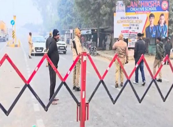 India News | Raebareli Police Restricts Vehicles to Prayagraj After Maha Kumbh Incident