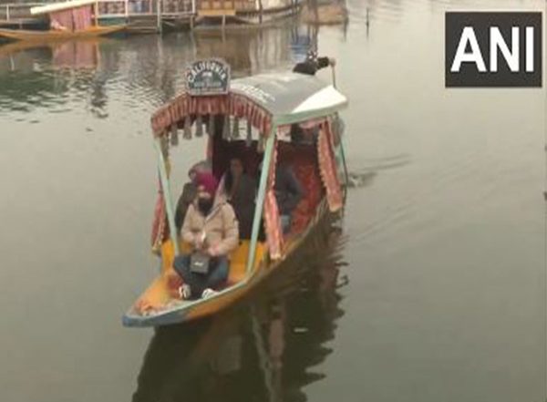 India News | Kashmir Valley Continues to Battle Chilly Weather as Chillai Kalan Draws to Close