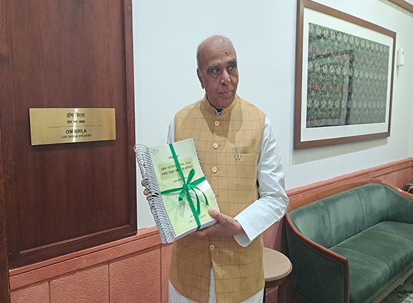 India News | JPC Chairman Jagdambika Pal Arrives at Parliament to Submit Final Report on Waqf (Amendment) Bill