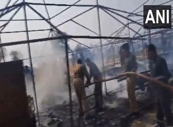 India News | Prayagraj: Fire Breaks out in Several 'unauthorised' Tents, Doused Later