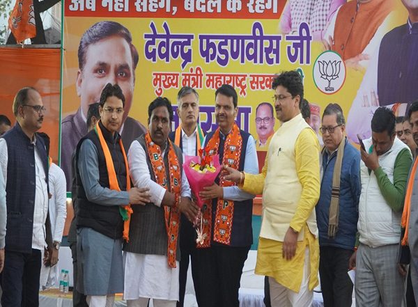 India News | Maharashtra CM Devendra Fadnavis Urges Delhi to Vote out AAP