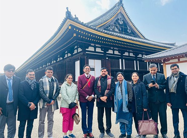World News | Japan: Madhya Pradesh CM Mohan Yadav Visits Sanjusangendo Temple in Kyoto