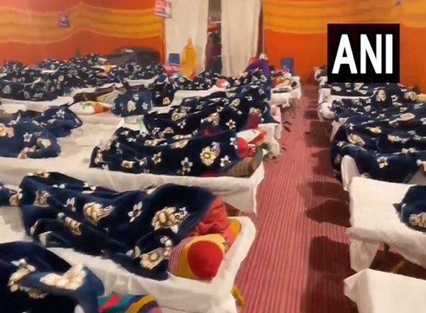 India News | Mahakumbh Devotees Take Refuge in Ayodhya's Night Shelters Amid Growing Influx