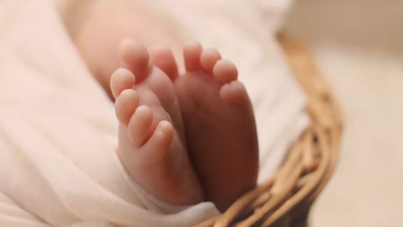 Assam: Woman Passenger Travelling by Train Goes Into Sudden Labour, Gives Birth at Guwahati Railway Station
