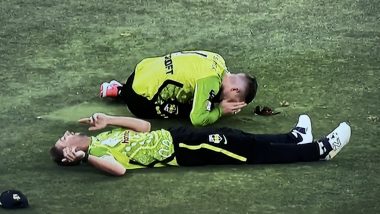 Daniel Sams and Cameron Bancroft Suffer Horrific Collision During Fielding in Perth Scorchers vs Sydney Thunder BBL 2024-25 Match, Former Gets Stretchered-Off As Concussion Sub Comes in