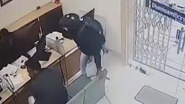 Bank Robbery Attempt Caught on Camera in Bhopal: Student Attempts to Rob Bank to Repay Debts Incurred From Online Gaming, Sprays Chilli Spray on Staff; Arrested Within Hours (Watch Video)