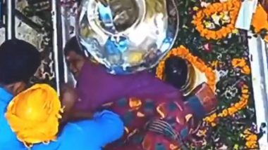 Varanasi: Woman Devotee Falls Into ‘Argha’ at Kashi Vishwanath Temple While Trying To Touch Idol; Video Surfaces