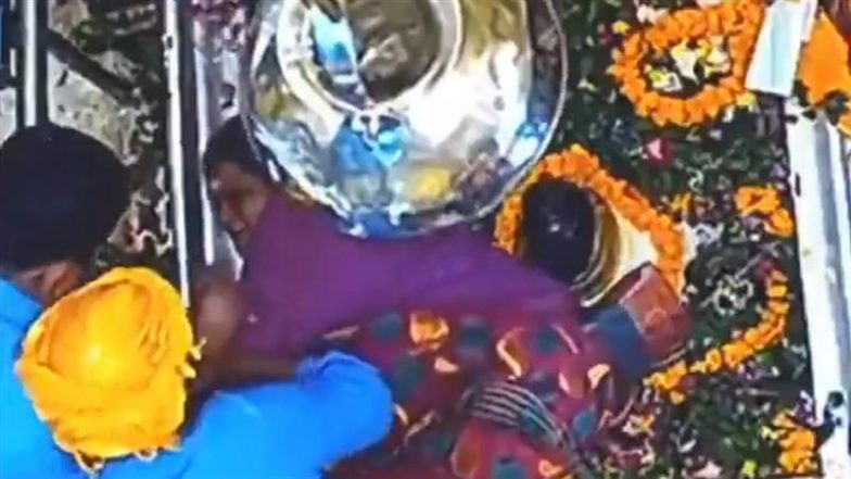 Varanasi: Woman Devotee Falls Into ‘Argha’ at Kashi Vishwanath Temple While Trying To Touch Idol; Video Surfaces