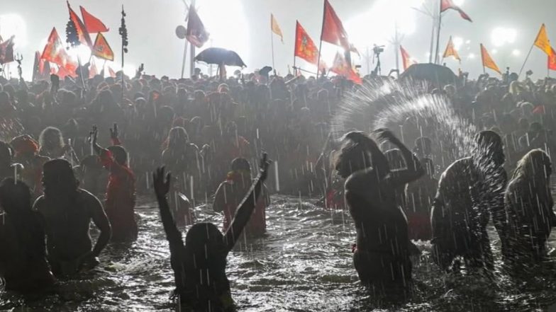 Amrit Snan at Mahakumbh Mela 2025: Over 9.24 Crore Devotees Took Holy Dip in River Ganga Till 9th Day, Says UP Government