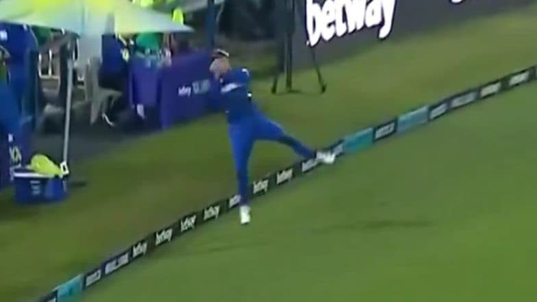 Dewald Brevis Takes Stunning Boundary Catch To Dismiss Faf Du Plessis During MI Cape Town vs Joburg Super Kings SA20 2025 Match (Watch Video)