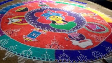 Pongal 2025 Rangoli Design Ideas: Beautiful Kolam Patterns and Vibrant Muggulu Designs to Decorate Your Home With for the Four-Day Harvest Festival (Watch Videos)