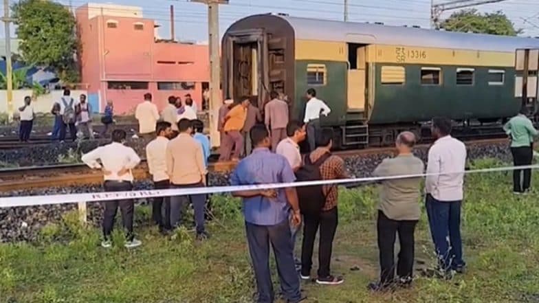 Tamil Nadu Train Derailment: 5 Coaches of Passenger Train Travelling From Villupuram to Puducherry Derails Near Villupuram Railway Station, Major Accident Averted As Train Stopped After Hearing Loud Noise (Watch Video)