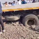 Jalna: Major Accident Averted As Tapovan Express Train Avoids Collision After Driver Spots Truck on Railway Track in Maharashtra, Video Surfaces