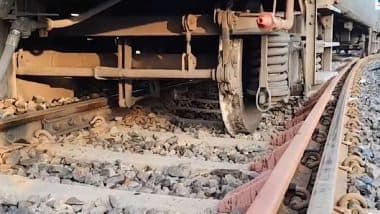 Villupuram-Puducherry Train Derailment in Tamil Nadu: Major Accident Averted As Passenger Train Derails Near Villupuram Railway Station; Inquiry Ordered (Watch Video)