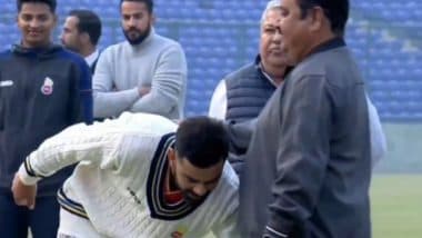 Virat Kohli Touches Childhood Coach Rajkumar Sharma's Feet During Felicitation Ceremony After Day 2 of Delhi vs Railways Ranji Trophy 2024-25 Match (Watch Video)