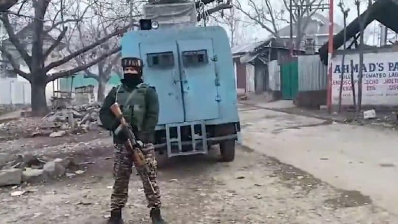 Jammu and Kashmir: Pakistan Army Violates Ceasefire Across LoC in Kupwara, Uri, and Akhnoor Sectors for Seventh Consecutive Night; Indian Army Responds Proportionately