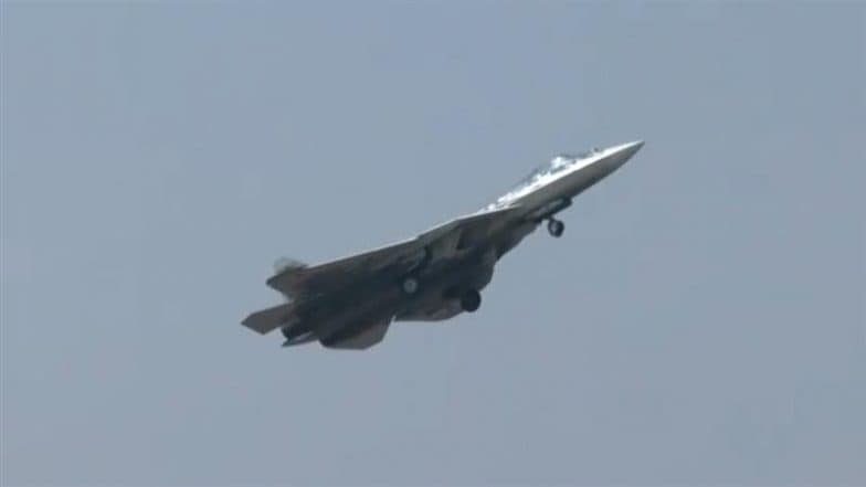 Su-57 in Action: Russia’s Fifth-Gen Fighter Jet Sukhoi Su-57 Performs Aerobatic Display for the 1st Time in India at Aero India 2025 (Watch Video)