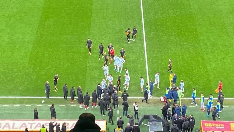 Galatasaray vs Adana Demirspor Abandoned As Players Walk Off in Protest Against Refereeing Decision