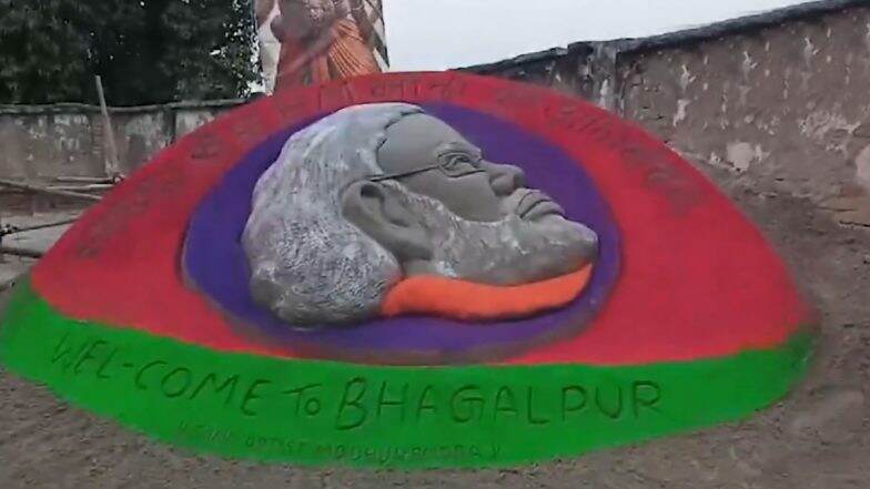 PM Modi Sand Art: Sand Artist Madhurendra Kumar Creates 20-Foot Statue of Prime Minister Narendra Modi in Bihar슬롯사이트s Bhagalpur (Watch Video)
