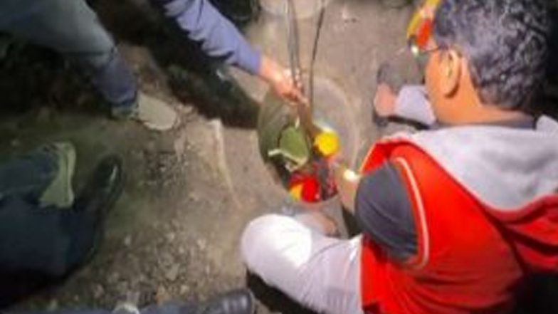 Surat: 2-Year-Old Boy Falls Into Manhole ‘Damaged by Heavy Vehicle’, Rescue Operation Underway (Watch Video)