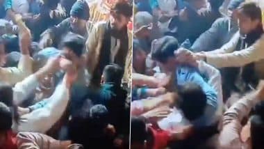 Mathura Temple Scuffle: 3 Injured As Priests Beat Up Devotees Waiting To Offer Prasad at UP’s Banke Bihari Temple, Police Respond After Video Goes Viral