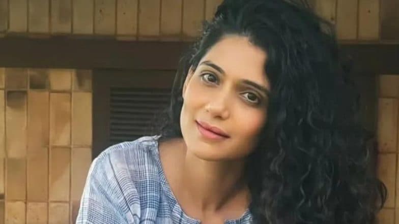 Urmila Kothare Car Accident Case: Bombay High Court Issues Notice on Actress슬롯사이트 Plea To Transfer Probe in Kandivali Car Crash Incident, Orders Preservation of CCTV Footage