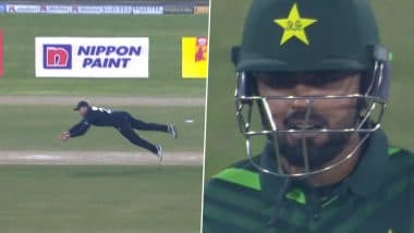 Babar Azam Wicket Video: Glenn Phillips Takes Sharp Catch To Dismiss Star Batter As Former Pakistan Captain Fails During PAK vs NZ Tri-Series 2025 1st ODI (Watch Video)