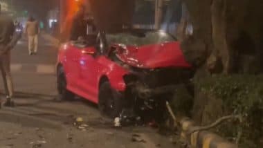 Delhi Audi Crash: Speeding Luxury Car Crashes Into Tree in Lodhi Road, Video Surfaces