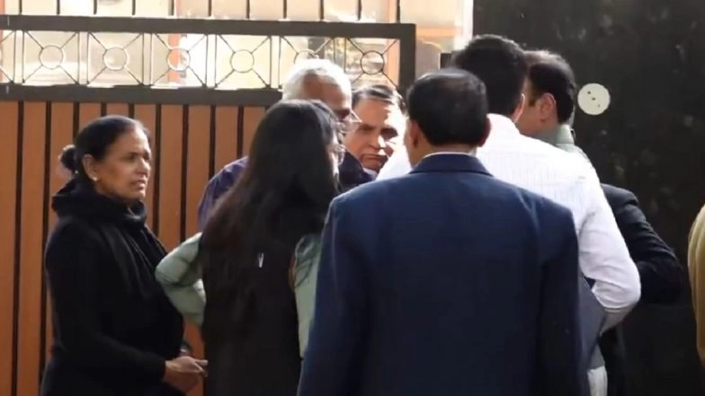 ACB Sleuths Not Allowed To Enter Arvind Kejriwal’s House in Delhi