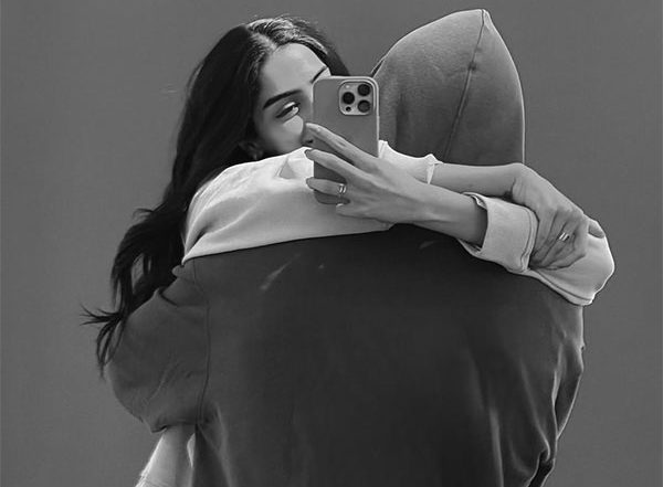 Entertainment News | Khushi Kapoor's Latest Pic with Mystery Man Leaves Fans Guessing