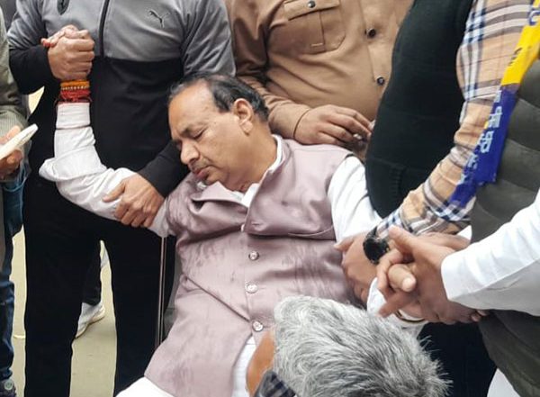 India News | AAP MLA Mohinder Goyal Attacked During Rally, Says Delhi Police; Sanjay Singh Accuses BJP
