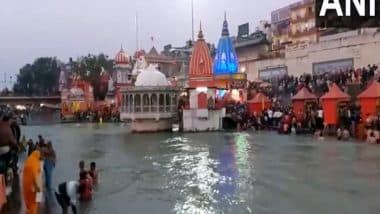 India News | Devotees Take Holy Dip in Ganga at Har Ki Pauri on Basant Panchami