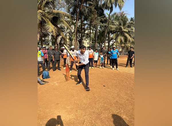 World News | Former UK PM Rishi Sunak Plays Cricket in Mumbai