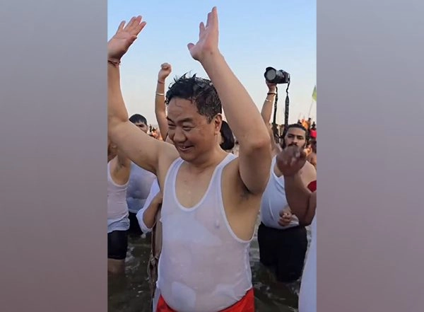 India News | Union Minister Kiren Rijiju Takes Dip in Triveni Sangam, Says 'don't Do Politics on Historic Moment'