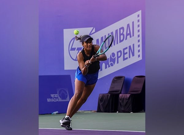Sports News | Indian Duo Shrivalli and Riya Advance to Quaterfilnals at Mumbai Open 2025